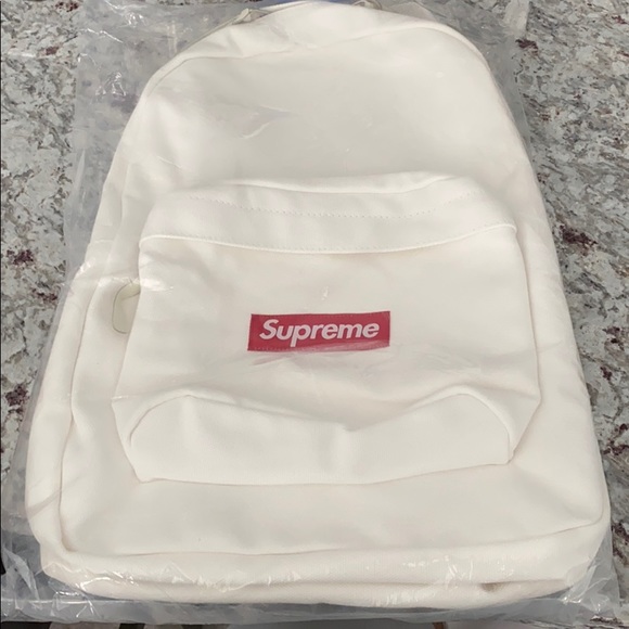 SUPREME Canvas Backpack Supreme Canvas Backpack black FW20 Supreme